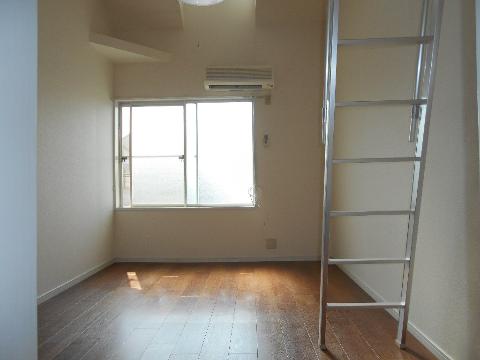 居室・リビング　室内