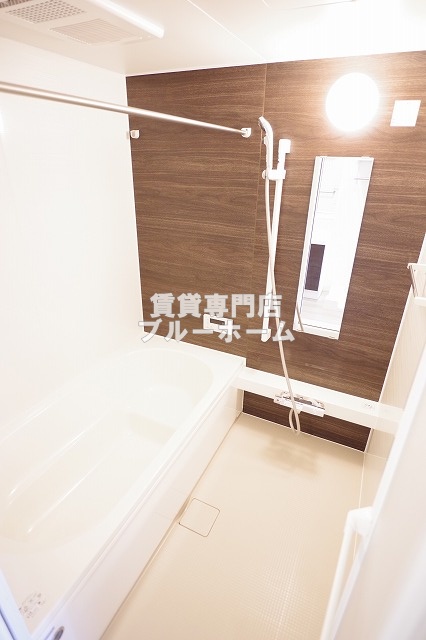 バス・シャワールーム　追い焚き・浴室乾燥機付き！