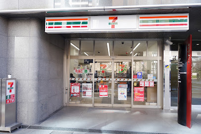 コンビニ　セブン－イレブン麹町５丁目店（コンビニ）まで303m