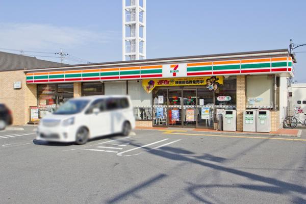 コンビニ　セブンイレブン向日市上植野店（コンビニ）まで95m