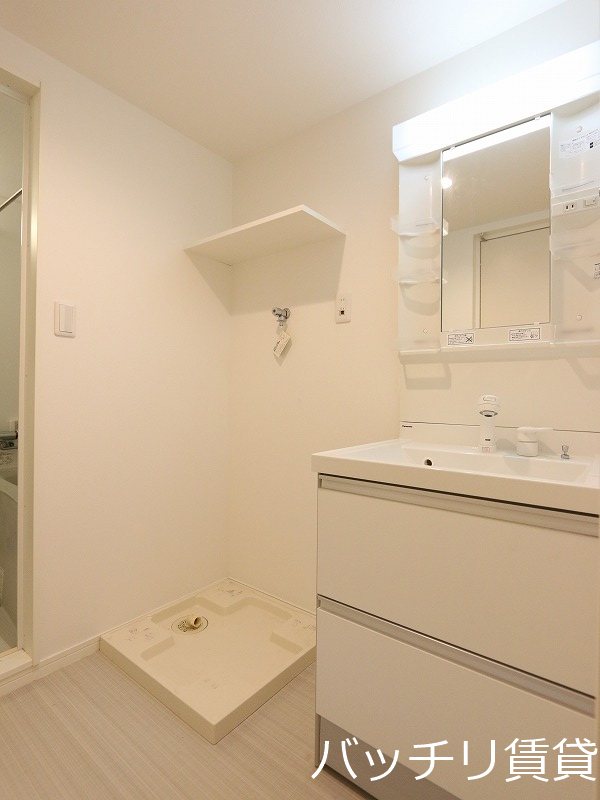 洗面設備　別号室タイプの為、現状を優先致します。