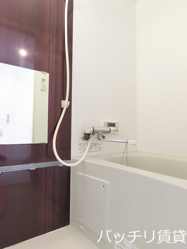 バス・シャワールーム　別号室タイプの為、現状を優先致します。