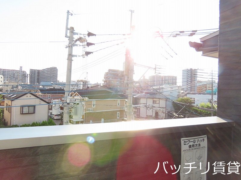 バルコニー　別号室タイプの為、現状を優先致します。