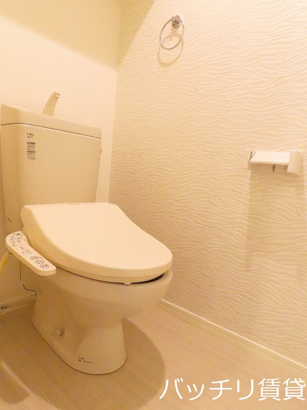 トイレ　別号室タイプの為、現状を優先致します。