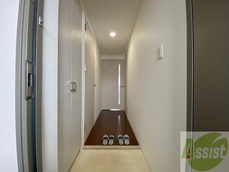 玄関　玄関の様子です。明るい印象ですね。気分もあがりそう。