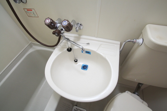 洗面設備　※別号室の写真です。