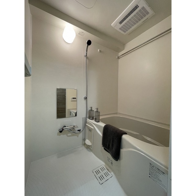 バス・シャワールーム　【家具／調度品に関しては配置例を示したものであり、実際の賃貸