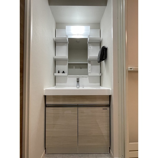 洗面設備　【家具／調度品に関しては配置例を示したものであり、実際の賃貸