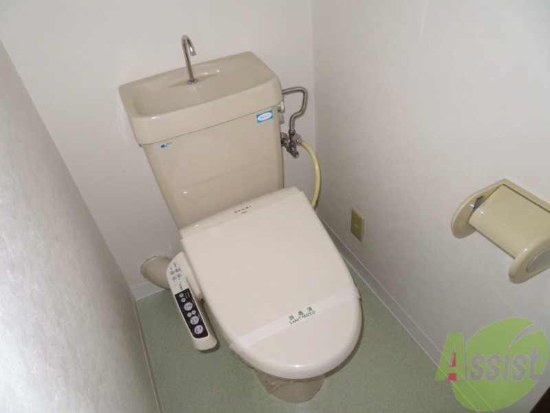 トイレ　温水洗浄便座付きのトイレは、使用しやすくうれしいですね。