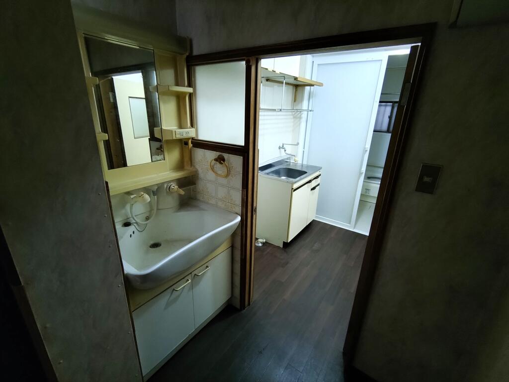 洗面設備　独立洗面台・洗濯機置き場あり