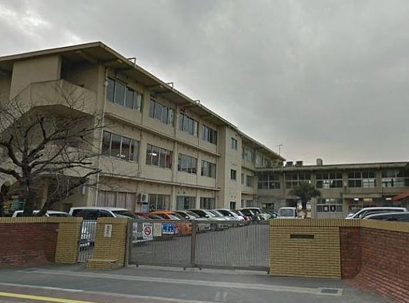 小学校　福山市立西小学校（小学校）まで612m