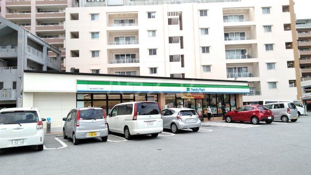 コンビニ　ファミリーマートおもろまち二丁目店（コンビニ）まで357m