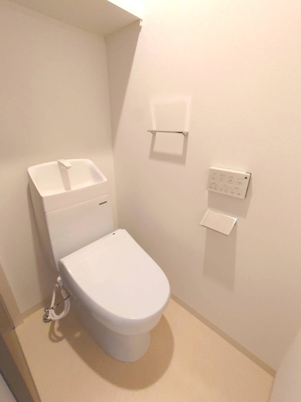 トイレ　温水洗浄便座