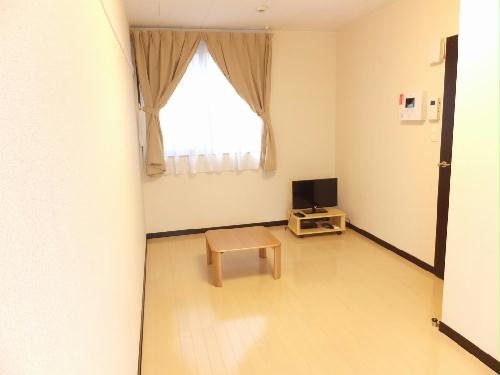 居室・リビング　家具・家電付きのお部屋です。