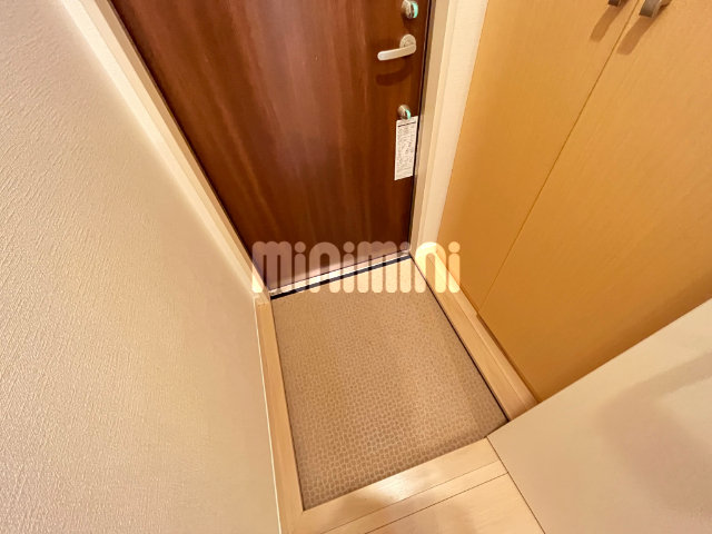 玄関　靴箱も広めでスペース充分です