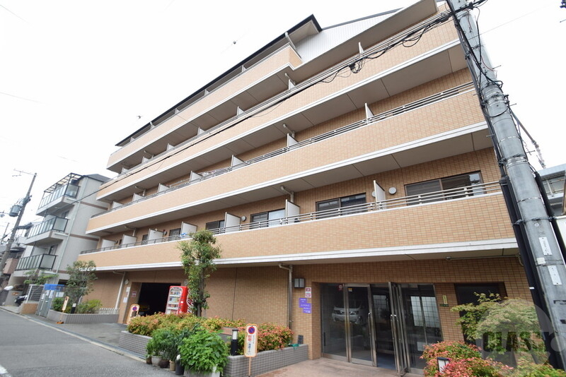 建物外観　タイル貼りの高級感溢れる外観