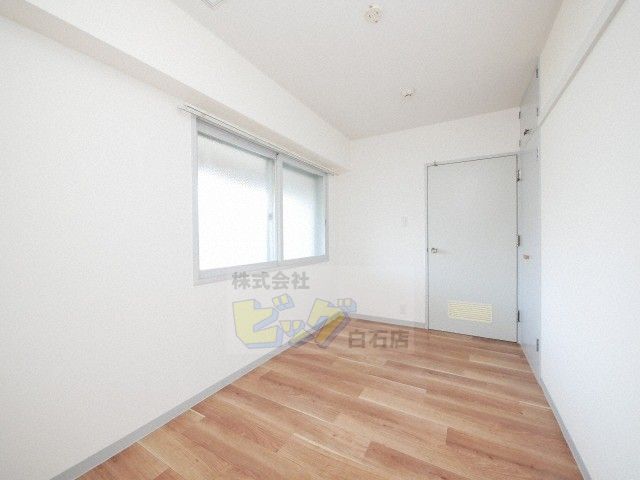 その他部屋・スペース　温かみのある色合いのお部屋です♪