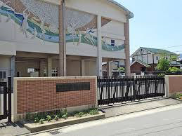 中学校　花畑中学校（中学校）まで1320m