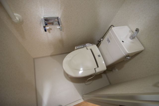 トイレ　同物件別号室の写真です。