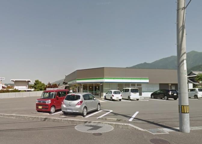 コンビニ　ファミリーマート（コンビニ）まで613m