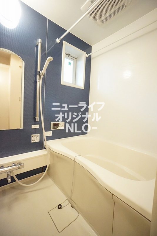 バス・シャワールーム　雨の日でも安心してお洗濯ができる浴室乾燥機付き☆