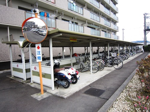 その他　駐輪場　※2016年7月の写真