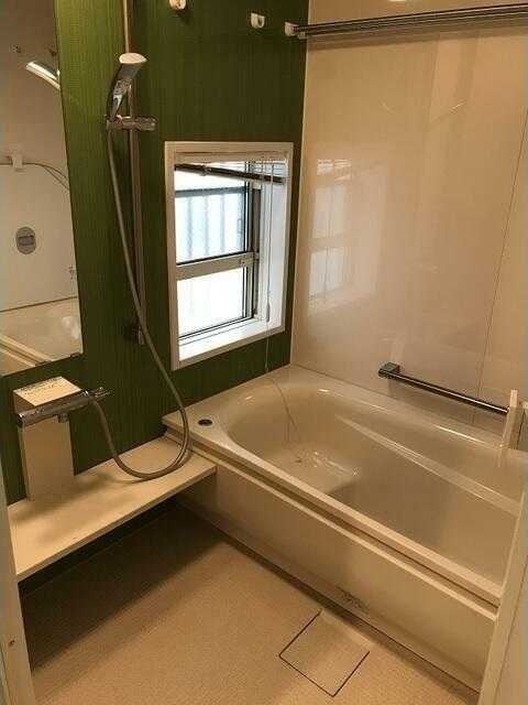 バス・シャワールーム　コンパクトで使いやすいお風呂です