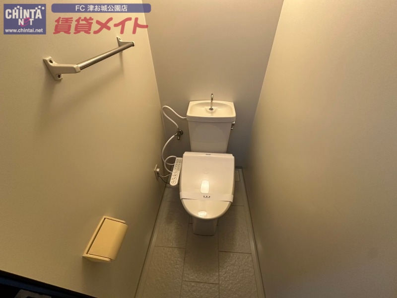 トイレ　同じ物件、別部屋の写真です