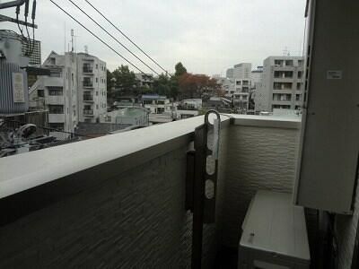 バルコニー　暖かな日差しのふりそそぐバルコニー