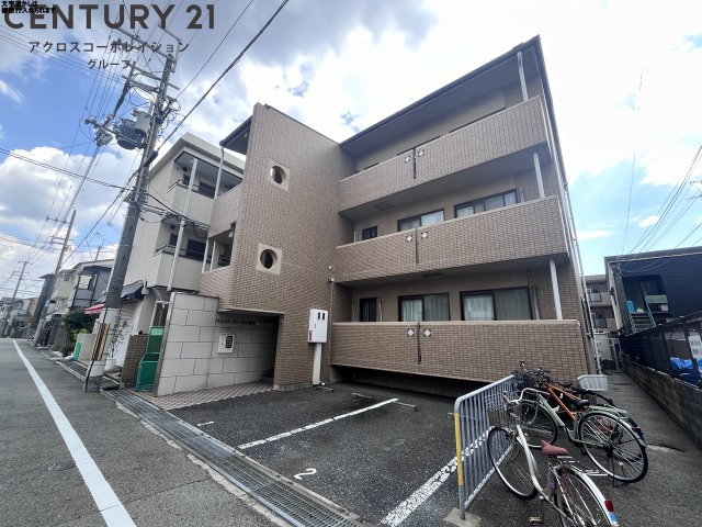 建物外観　敷地内に駐車場あります！