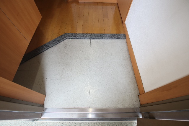 玄関　※別号室の参考写真です