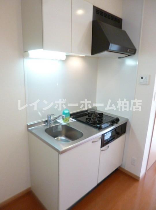 キッチン　コンパクトなキッチンで掃除もラクラク