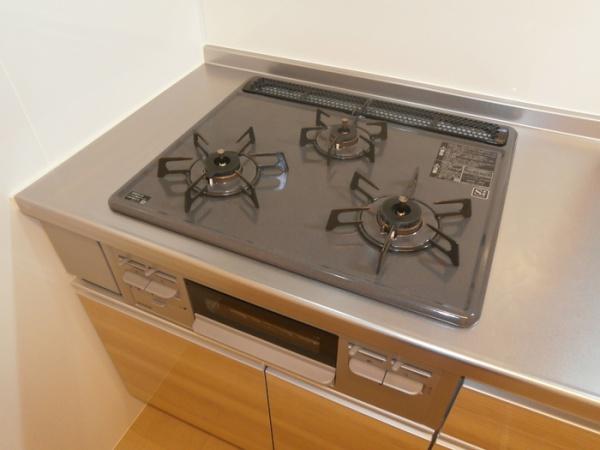 キッチン　３口ガスコンロのシステムキッチン！
