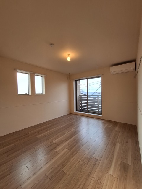 居室・リビング　★2面採光て明るいリビング★