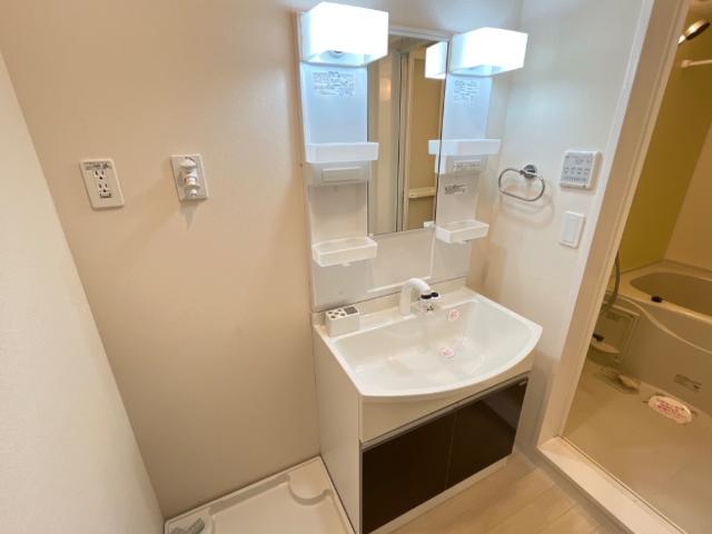 洗面設備　洗髪洗面化粧台