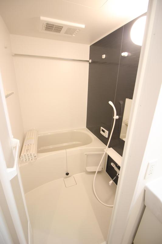 バス・シャワールーム　浴室乾燥機、追い焚き付き