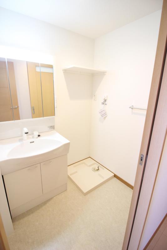 洗面設備　シャワー付洗面台