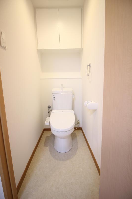 トイレ　温水洗浄暖房便座付きトレイ