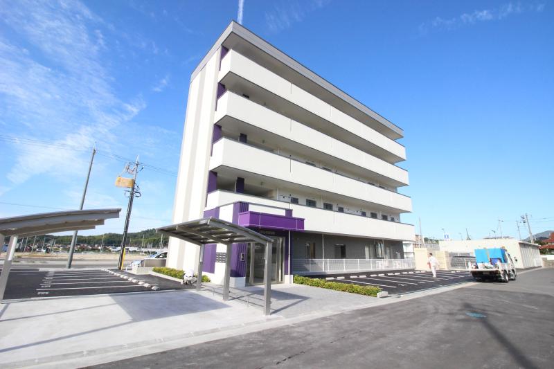 建物外観　ＯＴＯ寺家駅前　建物外観と敷地内駐車場