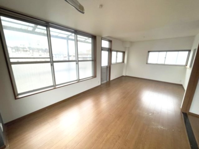 向田本町ビルの居間写真