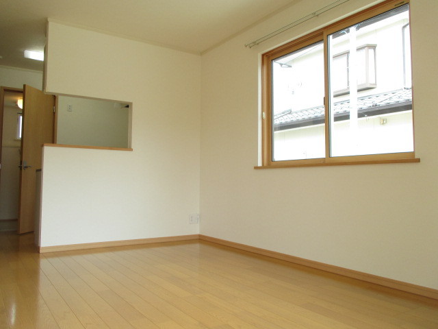 居室・リビング　二面採光のＬＤＫ１０．３帖です