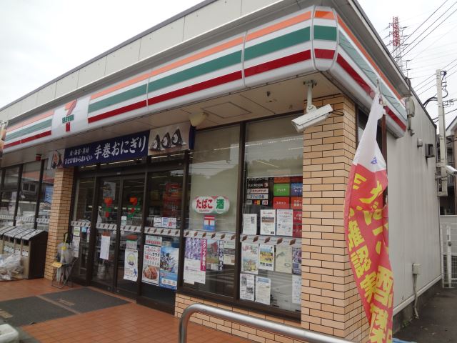 コンビニ　セブンイレブン（コンビニ）まで620m