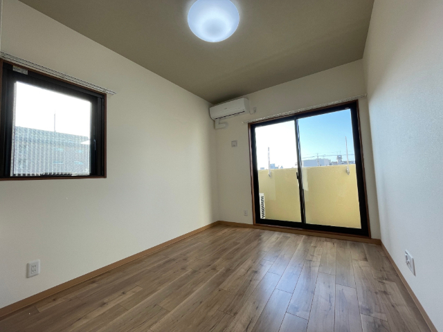 居室・リビング　明るいお部屋です