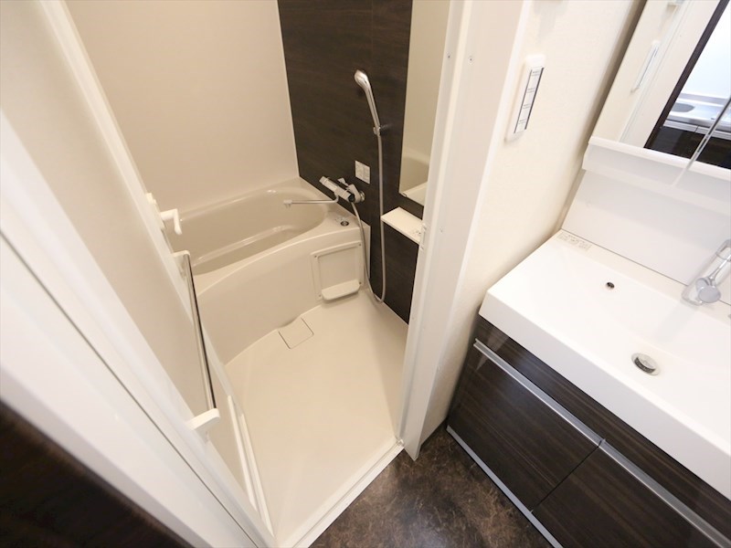 バス・シャワールーム　バスルーム　浴室暖房乾燥機付