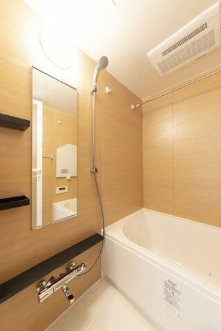 バス・シャワールーム　落ち着いた空間のお風呂です