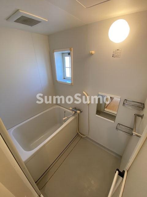 バス・シャワールーム　落ち着いた空間のお風呂です