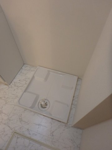 その他設備　防水パン付きの洗濯機置場です。