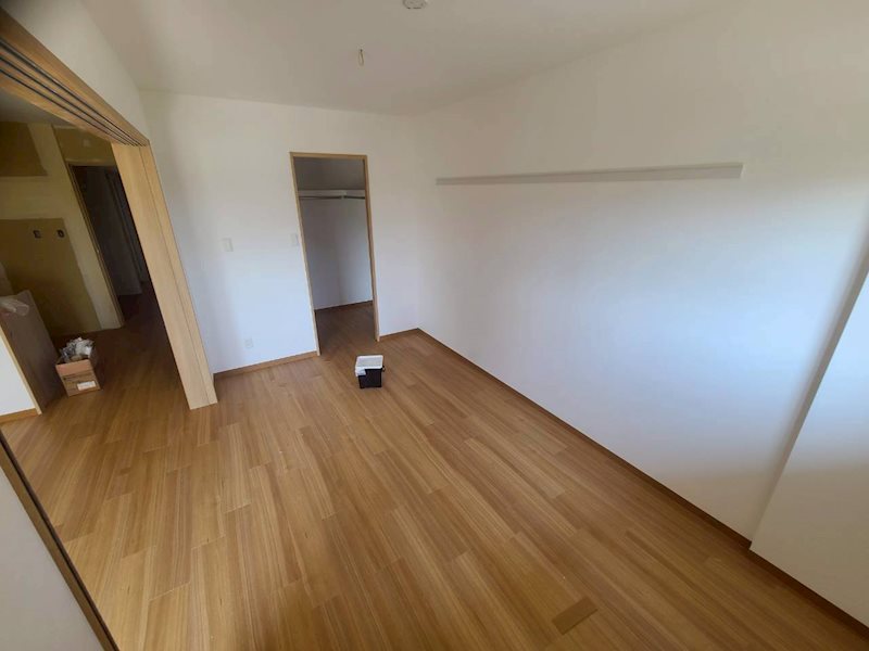 その他部屋・スペース　6.4帖の洋室にもエアコン完備