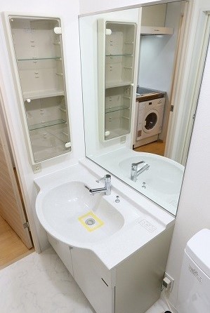 洗面設備　※別部屋の参考写真です。