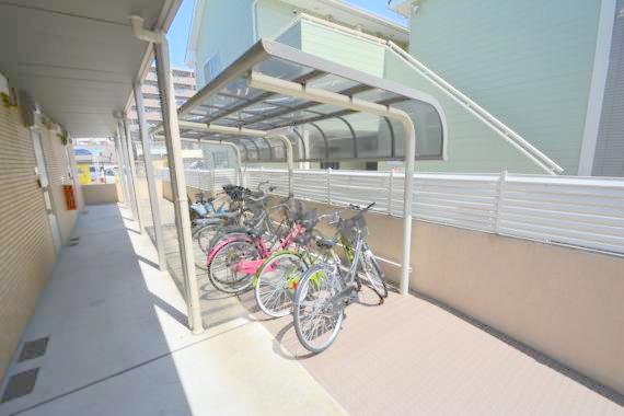 駐車場　あなたの大事な自転車も安心してとめることができますね。